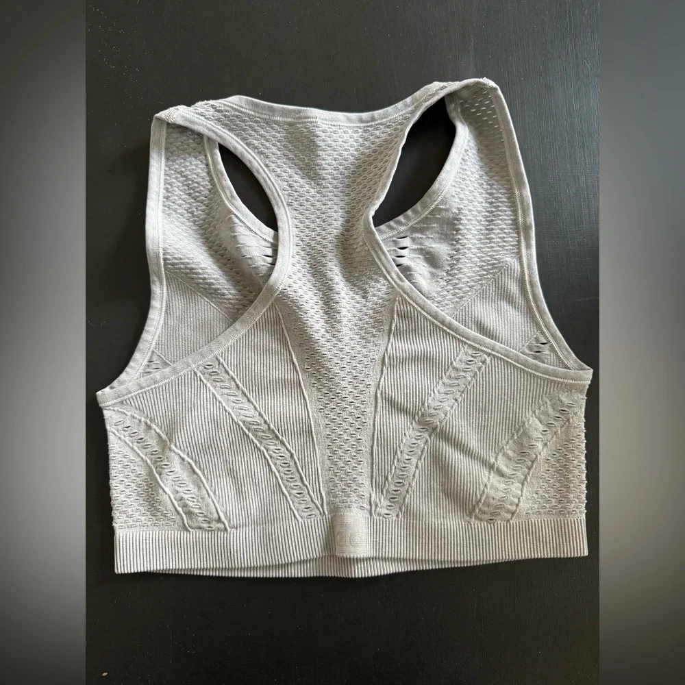 Alo Yoga Lark Crop in Dove Grey Heather Size L - Picture 4 of 4